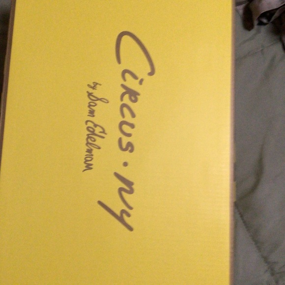 Circus by Sam Edelman Neutral Loafer with Gold Accent NBIB - Picture 6 of 8